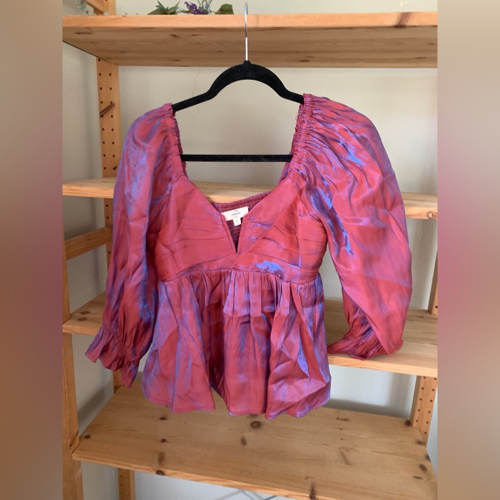 Iridescent Red/Blue Top Entro